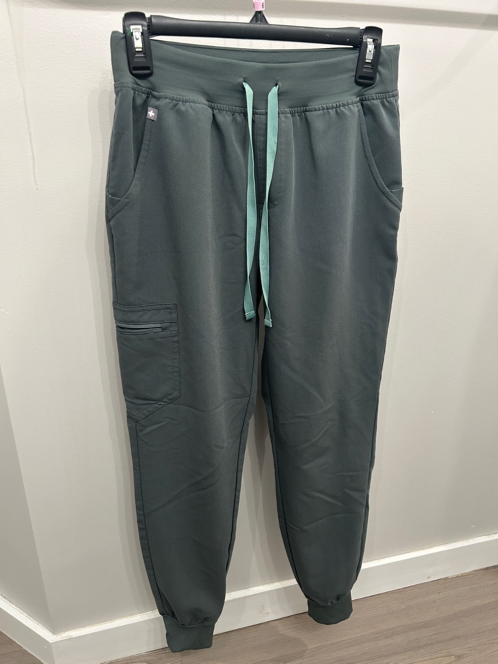 FIGS women’s “Moss” Joggers XS